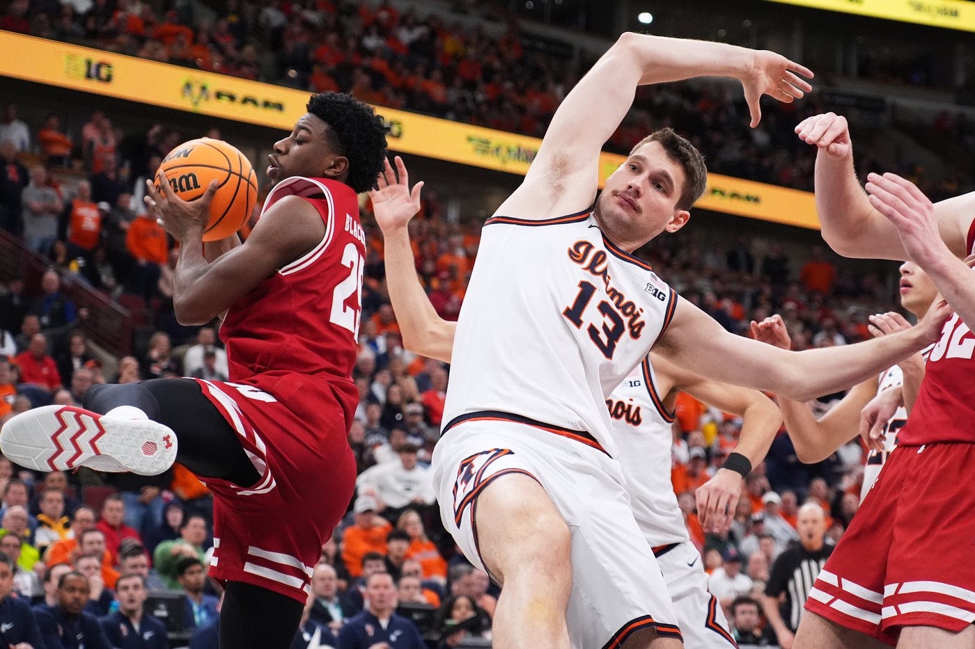 Badgers come back again, rally from 15 down to beat Illini in Big Ten Tournament | iNFOnews.ca Badgers come back again, rally from 15 down to beat Illini in Big Ten Tournament | iNFOnews.ca