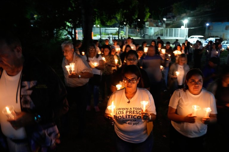 Photos show relatives waiting outside prisons as Venezuela frees a handful of detainees | iNFOnews.ca