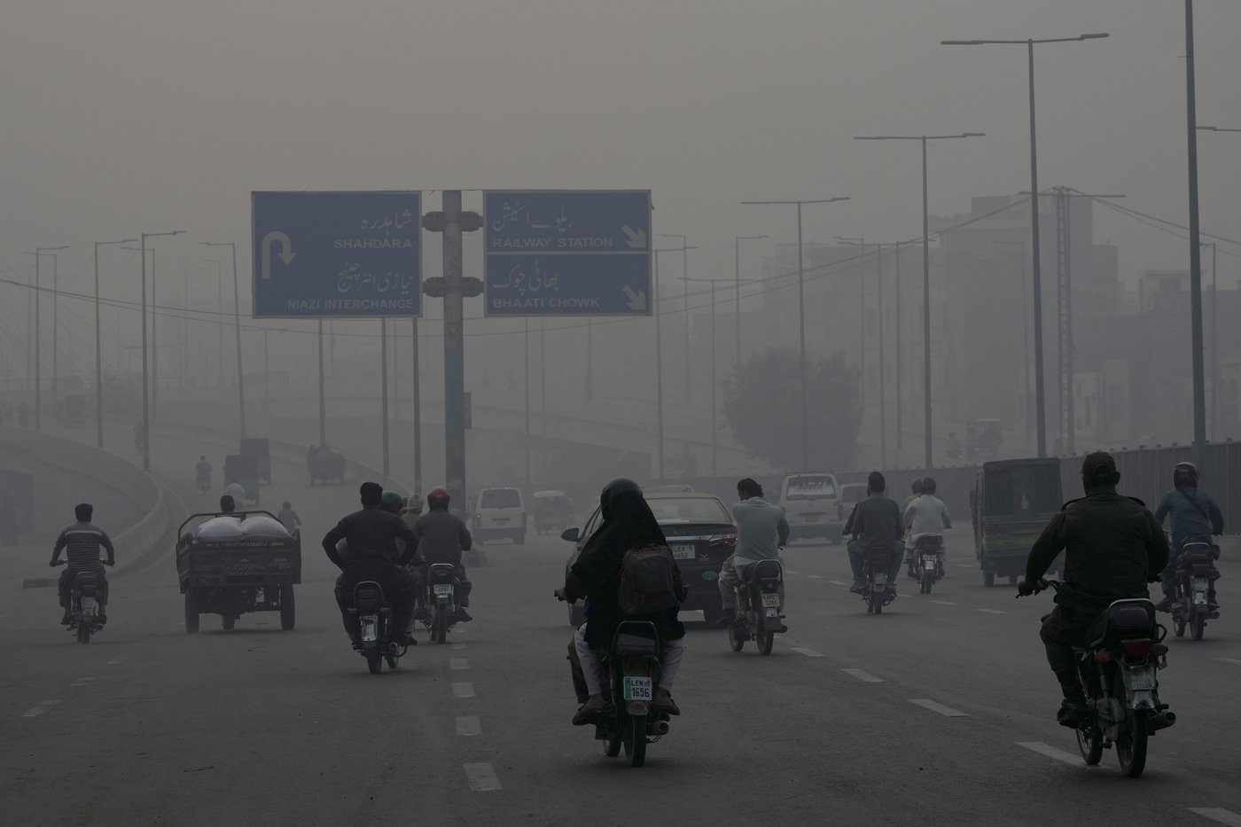 Record-high pollution sickens thousands in Pakistan's cultural capital of Lahore | iNFOnews.ca Record-high pollution sickens thousands in Pakistan's cultural capital of Lahore | iNFOnews.ca