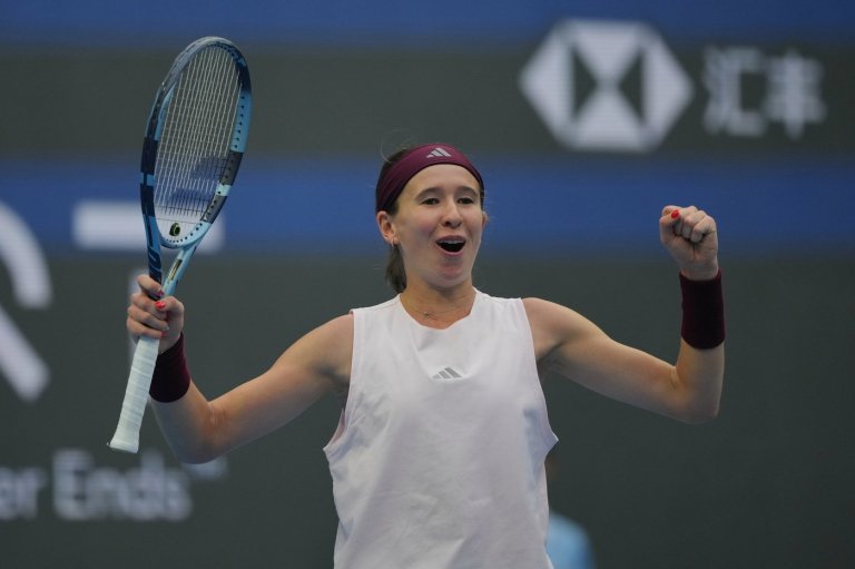 Bartunkova beats Muchova to reach China Open semifinals | iNFOnews.ca