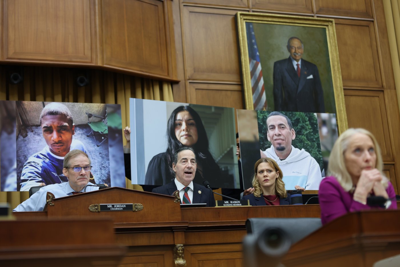 Bondi clashes with Democrats as she struggles to turn the page on Epstein files furor | iNFOnews.ca