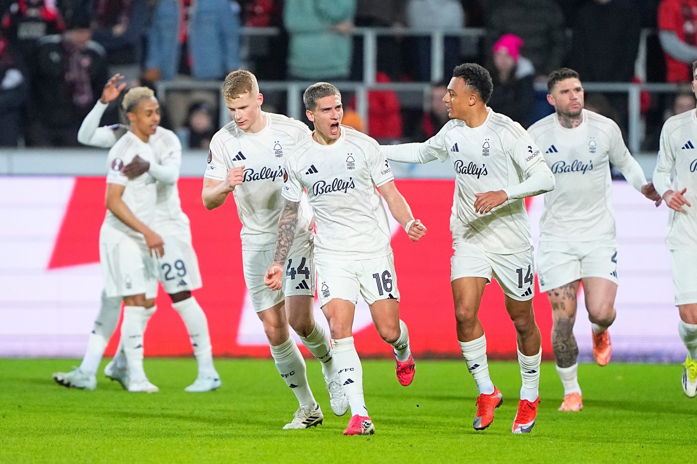 Aston Villa beats Lille to reach Europa League quarterfinals, Forest advances on penalties | iNFOnews.ca Aston Villa beats Lille to reach Europa League quarterfinals, Forest advances on penalties | iNFOnews.ca