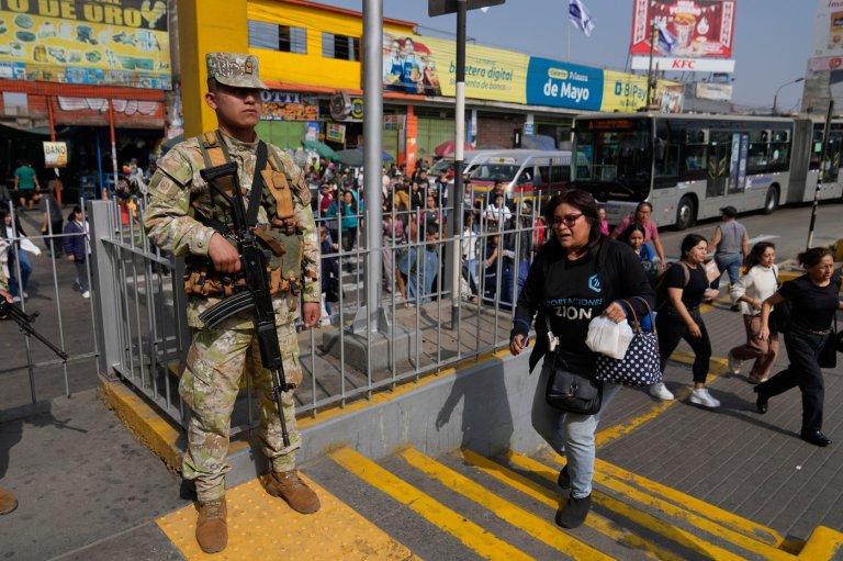 Military and police patrol streets of Peru’s capital as state of emergency begins | iNFOnews.ca