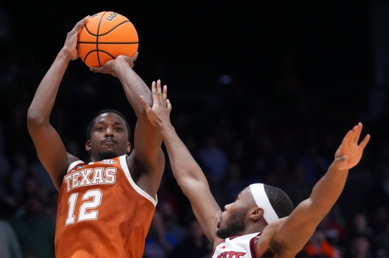 Tramon Mark's late jumper gives Texas a 68-66 win over NC State in the First Four | iNFOnews.ca