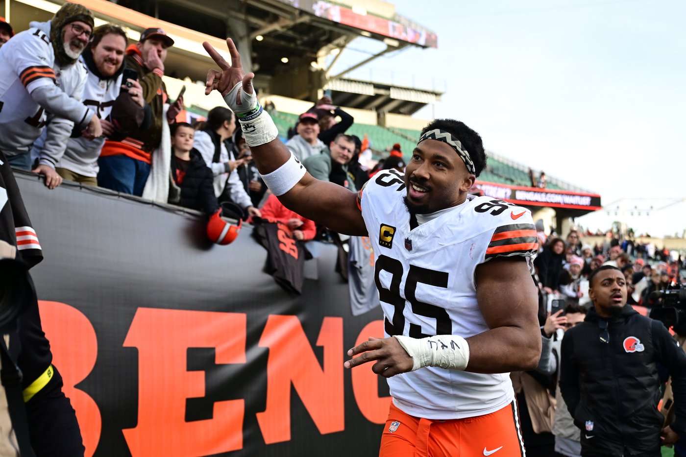 Garrett moves on after 9 seasons in Cleveland, the Browns' problems though still remain | iNFOnews.ca