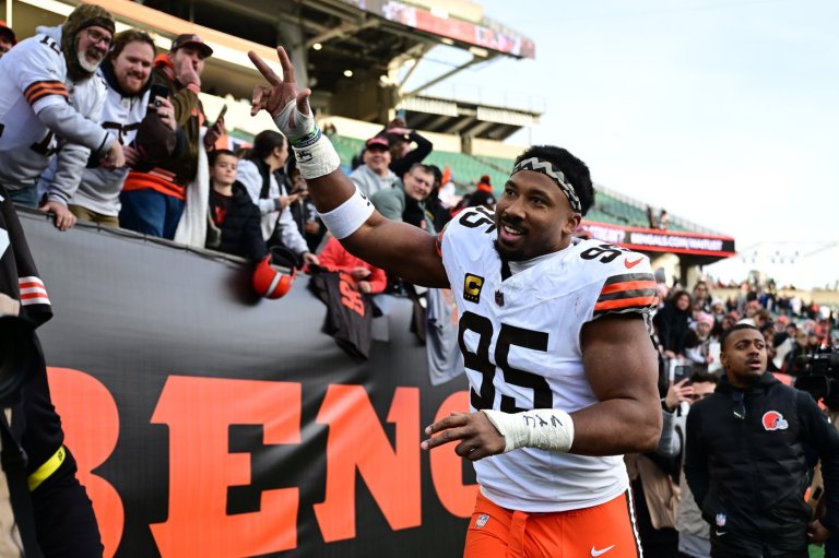 Garrett moves on after 9 seasons in Cleveland, the Browns' problems though still remain | iNFOnews.ca