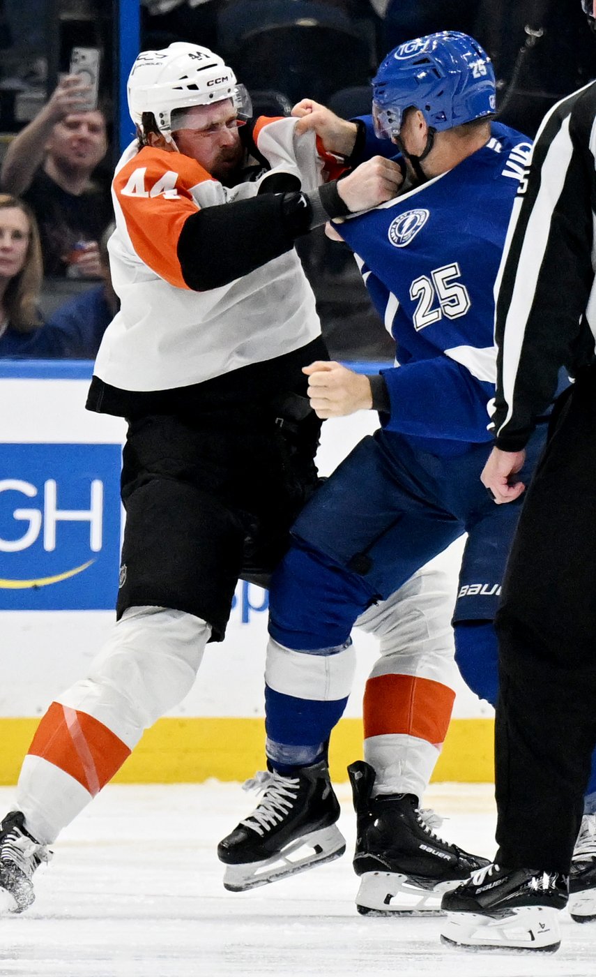 Lightning roll past the winless Flyers 4-1 as Vasilevskiy ties Andy Moog on career wins list | iNFOnews.ca