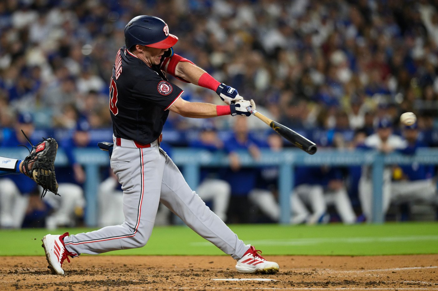 Mookie Betts' late home run rallies Dodgers past Nationals, 7-5 | iNFOnews.ca