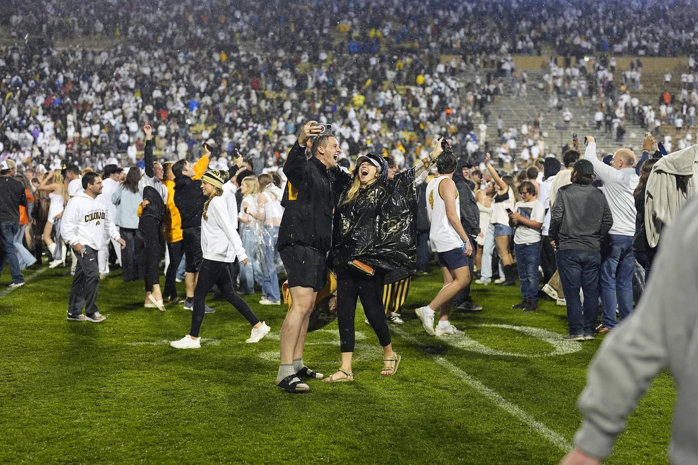 Sanders connects with Wester on Hail Mary in regulation, Colorado beats Baylor 38-31 in overtime | iNFOnews.ca