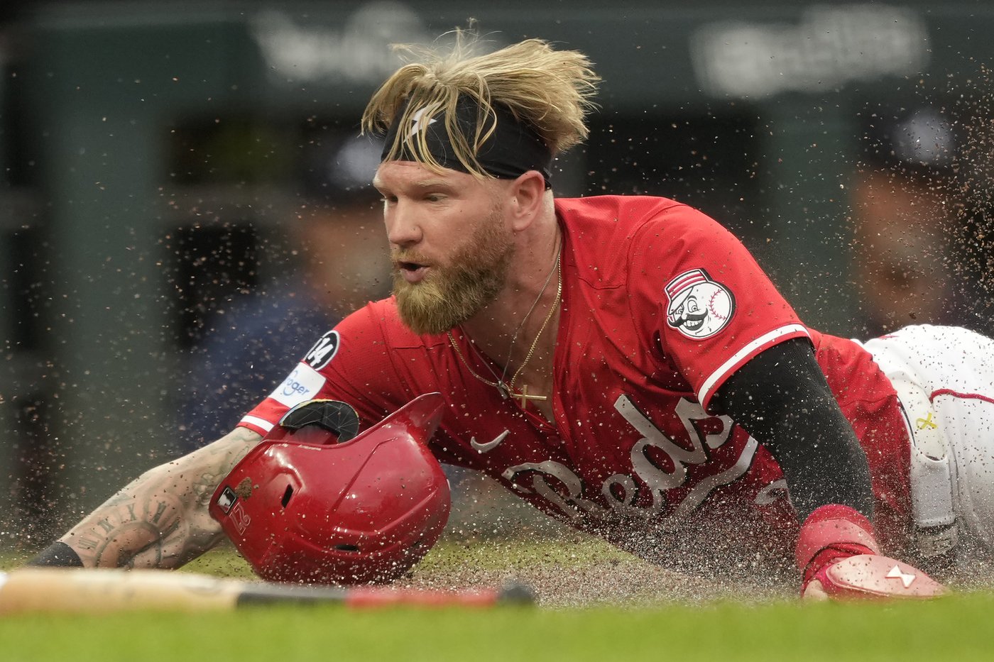 Ozuna's sacrifice fly in 10th gives Braves 12-11 win over Reds | iNFOnews.ca