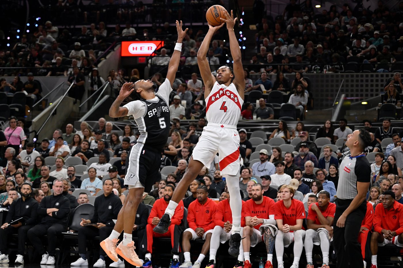 Wembanyama helps Spurs move to 4-0 with 121-103 win over Raptors | iNFOnews.ca