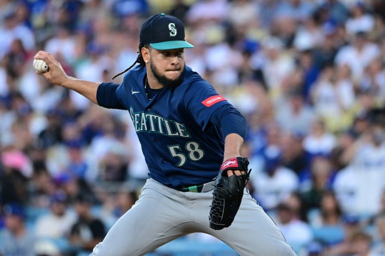 Mariners shake up roster, trading Luis Castillo to the White Sox ahead of deadline | iNFOnews.ca