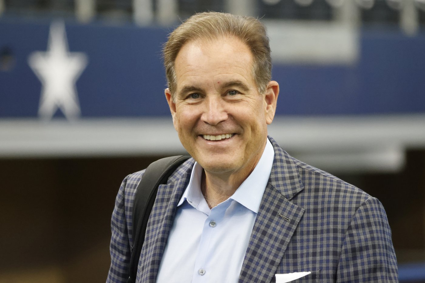 CBS' Jim Nantz will reach a rare broadcasting milestone when he calls his 500th NFL game Sunday | iNFOnews.ca