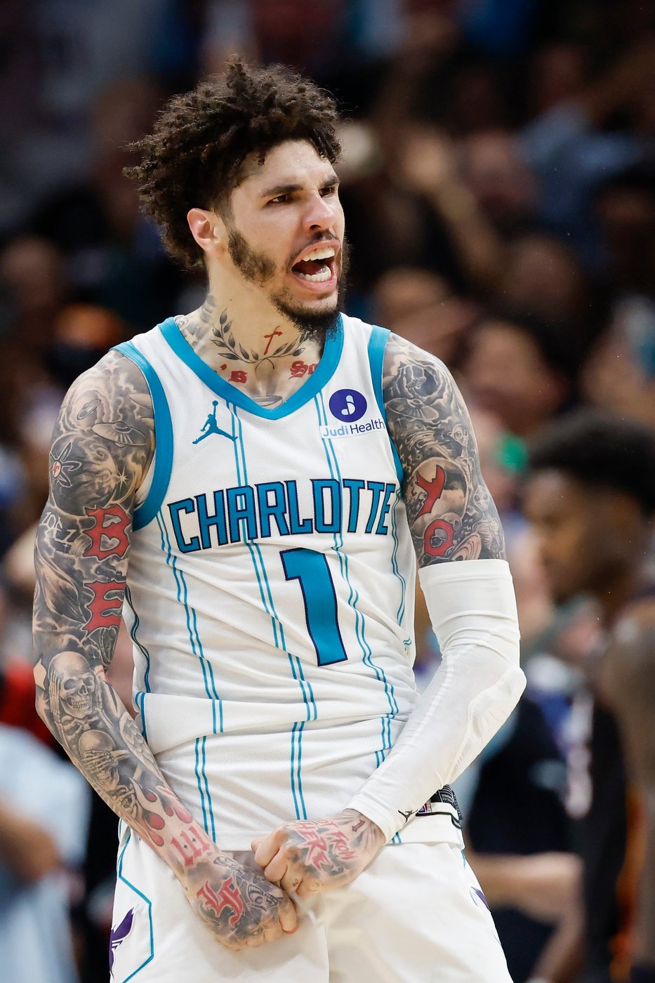 LaMelo Ball punches team mascot Hugo twice after Hornets knock Heat out of play-in tournament | iNFOnews.ca