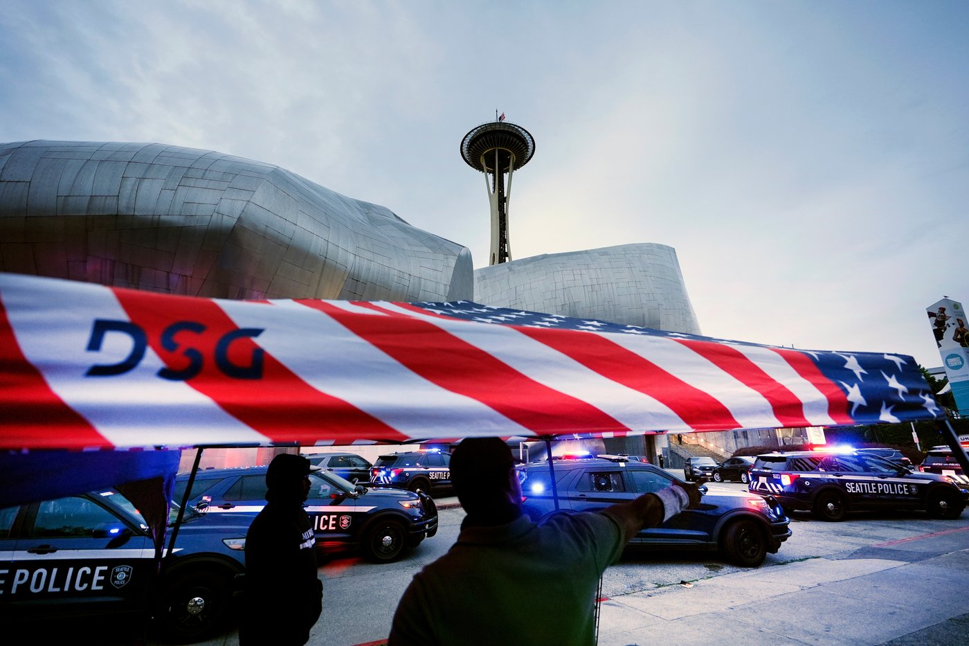 Photos show scenes from shooting at a Seattle food festival | iNFOnews.ca