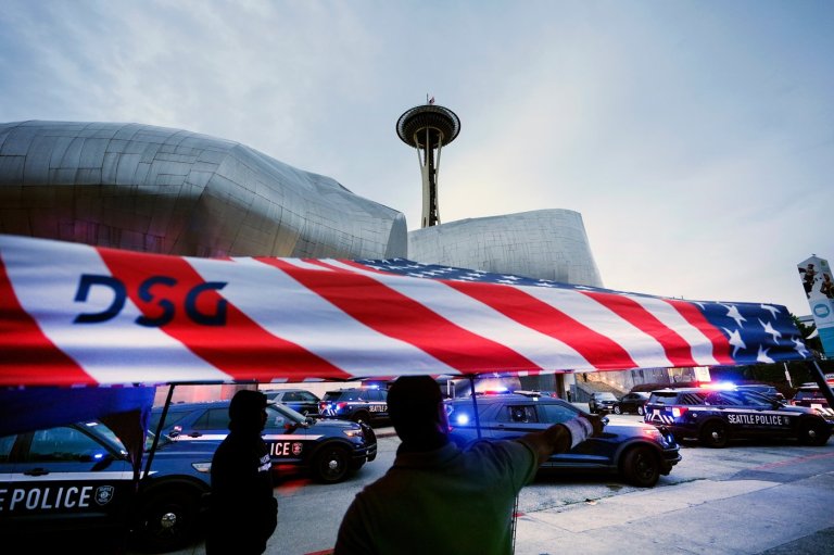 Photos show scenes from shooting at a Seattle food festival | iNFOnews.ca