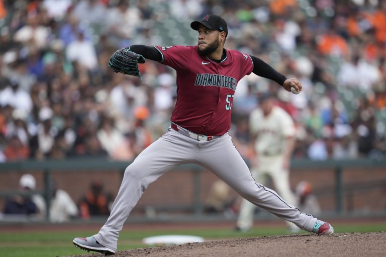 Rodriguez limits Giants to 1 hit over 6 1/3 innings in Diamondbacks' 5-3 victory | iNFOnews.ca