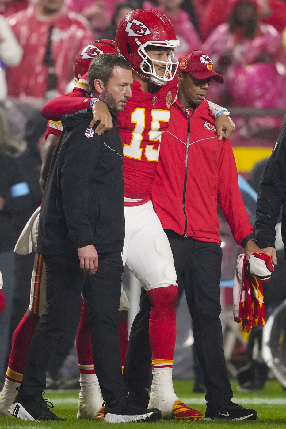 Chiefs' Mahomes practicing as usual 2 days after tweaking his ankle in Monday night win over Bucs | iNFOnews.ca