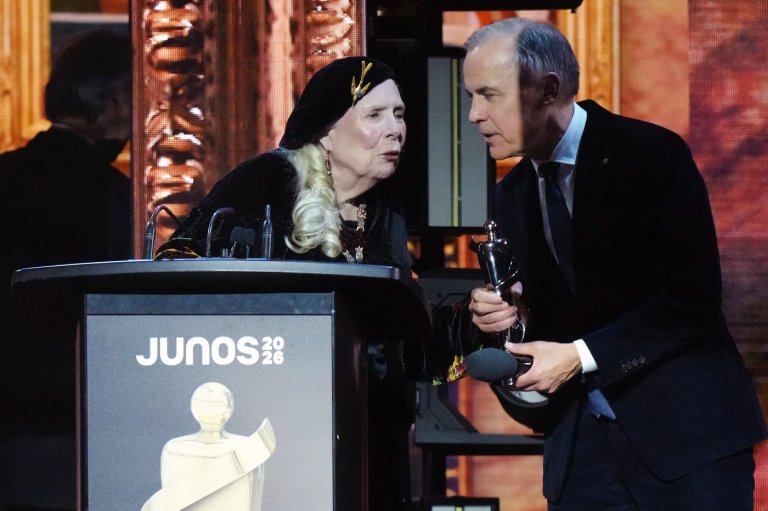 Nearly a million TVs tuned in to watch Joni Mitchell accept lifetime achievement award at Junos: CBC | iNFOnews.ca