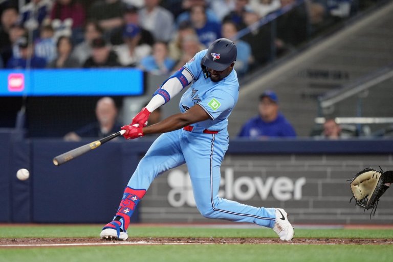 Schneider scores go-ahead run as Blue Jays top Dodgers 4-3 to end six-game skid | iNFOnews.ca