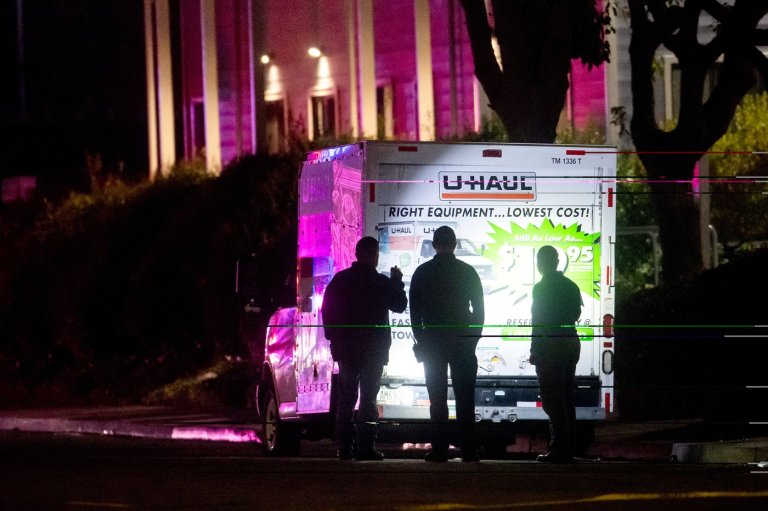 Shots fired at vehicle after it backs into US Coast Guard base in the San Francisco Bay Area | iNFOnews.ca