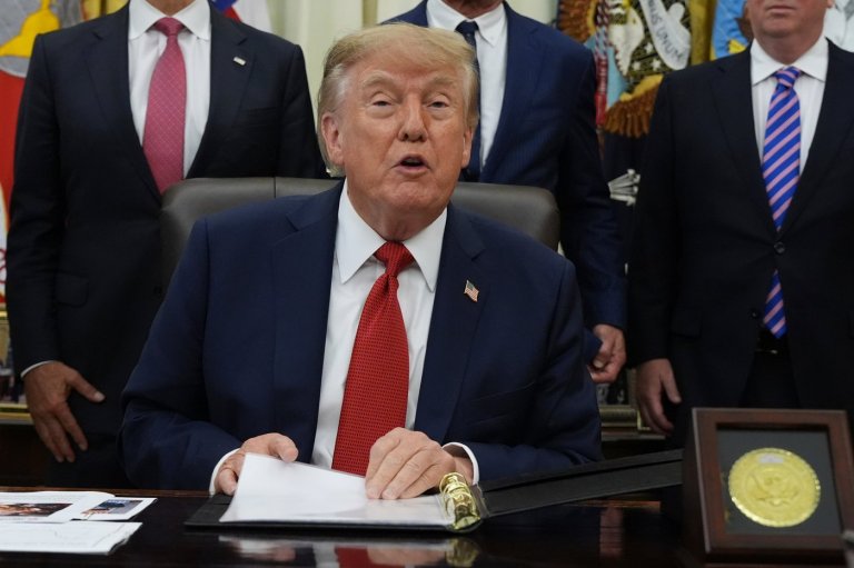 Trump targets more news outlets, saying he will ban CNN, MS NOW and Politico from the White House | iNFOnews.ca