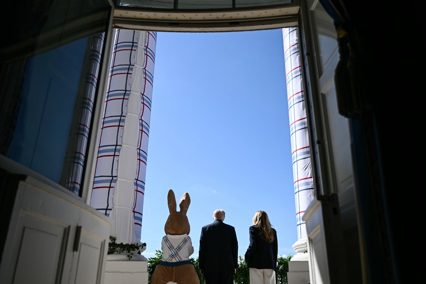 Photos of Trump's Monday, talking Iran at Easter Egg Roll and mimicking a sniper in the press room | iNFOnews.ca