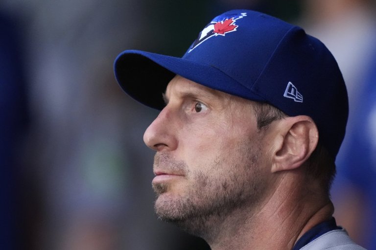 Max Scherzer allows 7 runs while getting 2 outs, raising concerns for Blue Jays as playoffs near | iNFOnews.ca