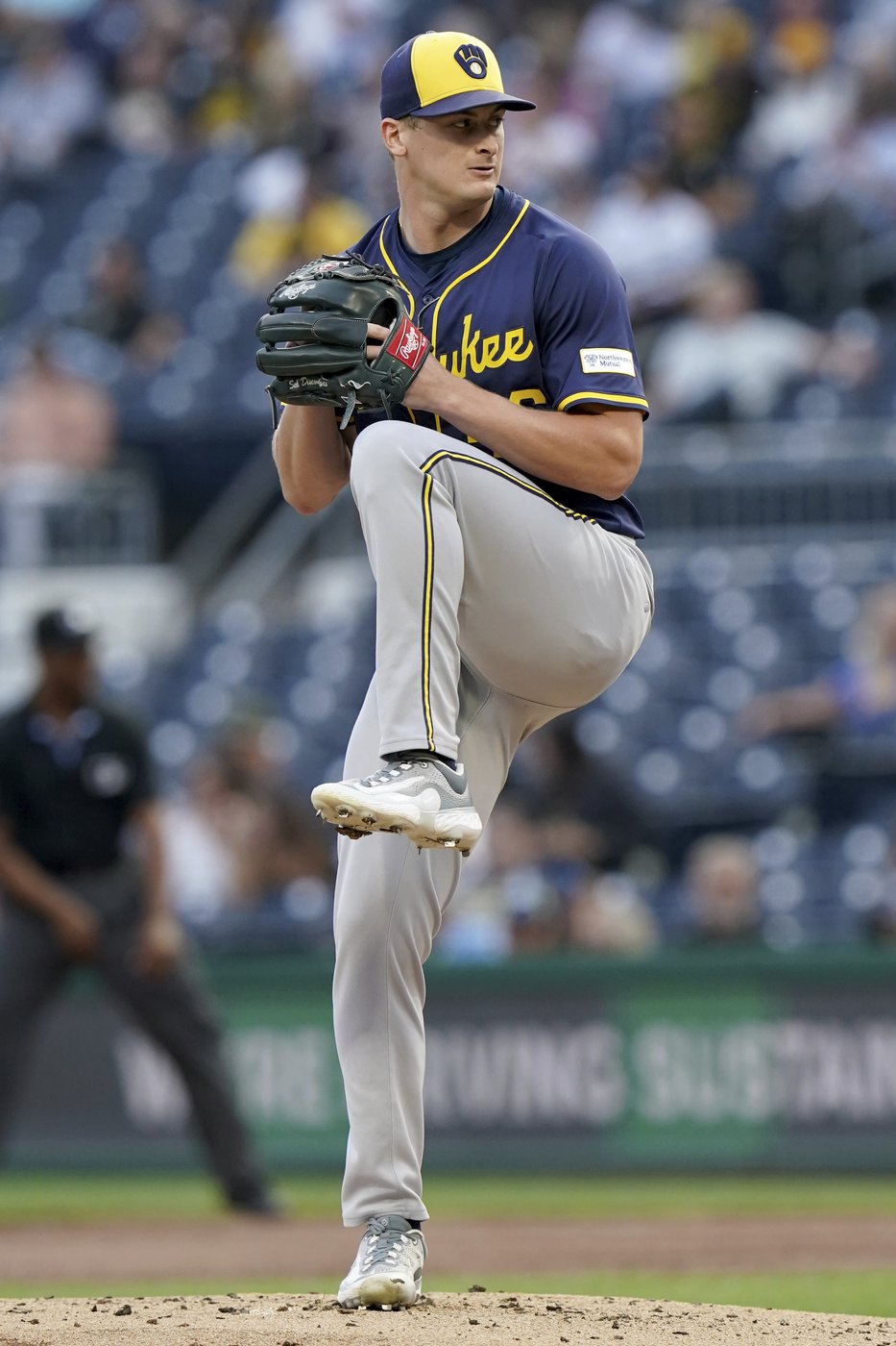 Priester sets franchise record as Brewers beat Pirates 5-2 | iNFOnews.ca