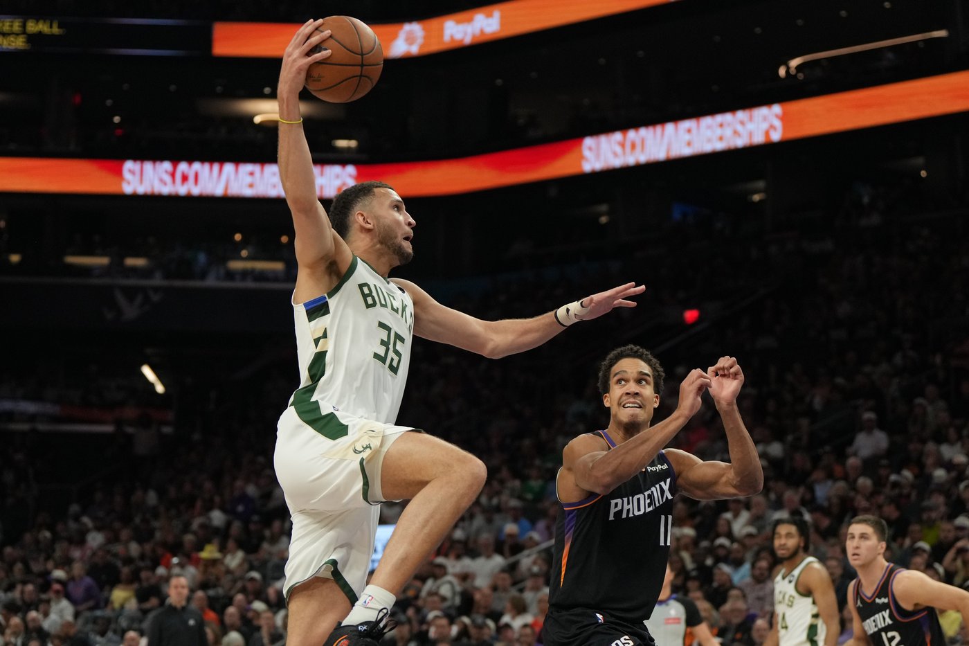 Ryan Rollins scores 26 points for Bucks in 108-105 win, sending Suns to 5th straight loss | iNFOnews.ca