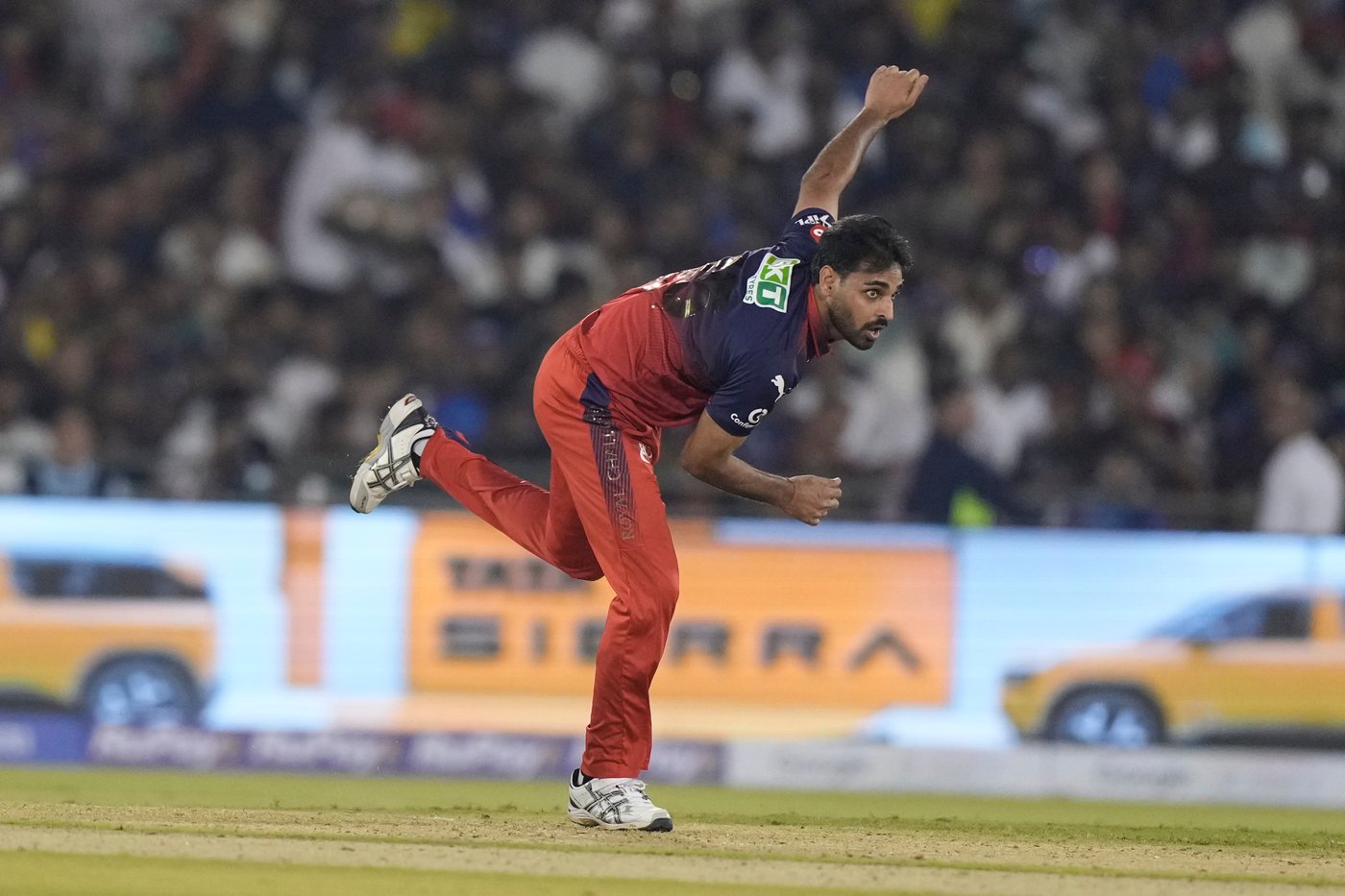 Bengaluru beats Mumbai in last-ball finish in IPL, Patel hits 13-ball 50 for Chennai | iNFOnews.ca