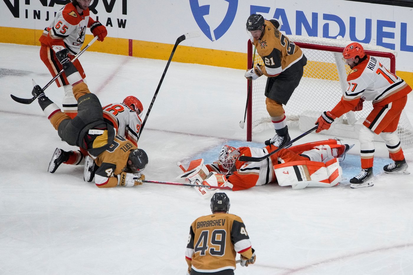 Barbashev scores late on disputed goal as the Golden Knights beat the Ducks 3-1 in Game 1 | iNFOnews.ca Barbashev scores late on disputed goal as the Golden Knights beat the Ducks 3-1 in Game 1 | iNFOnews.ca