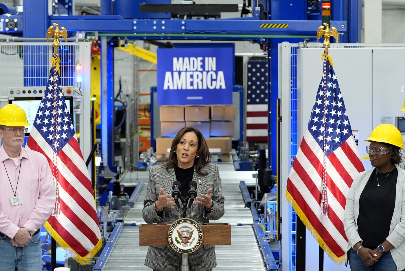 Harris brings in Maggie Rogers as she tries to fire up college-age voters in battleground Michigan | iNFOnews.ca