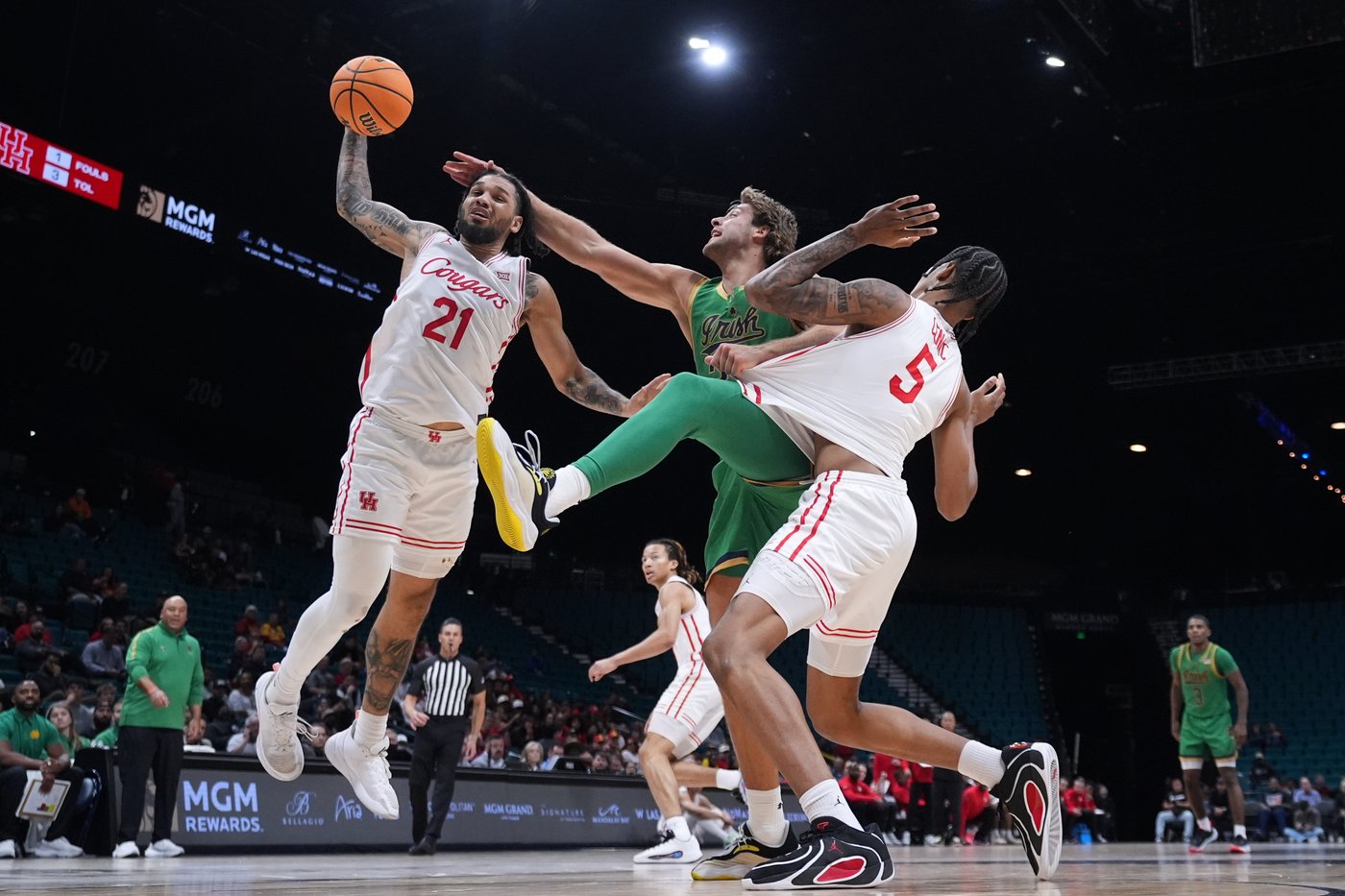 No. 3 Houston beats Notre Dame 66-56 in consolation game of the Players Era Championship | iNFOnews.ca