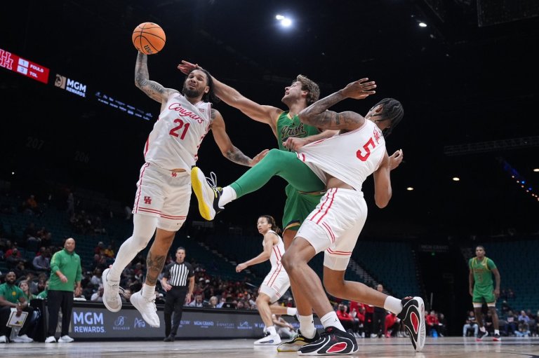 No. 3 Houston beats Notre Dame 66-56 in consolation game of the Players Era Championship | iNFOnews.ca
