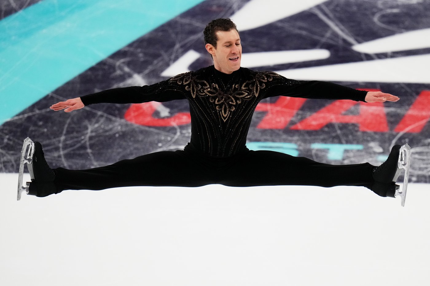 Stuffed dragons rain after Ilia Malinin's brilliant short program at US Figure Skating Championships | iNFOnews.ca