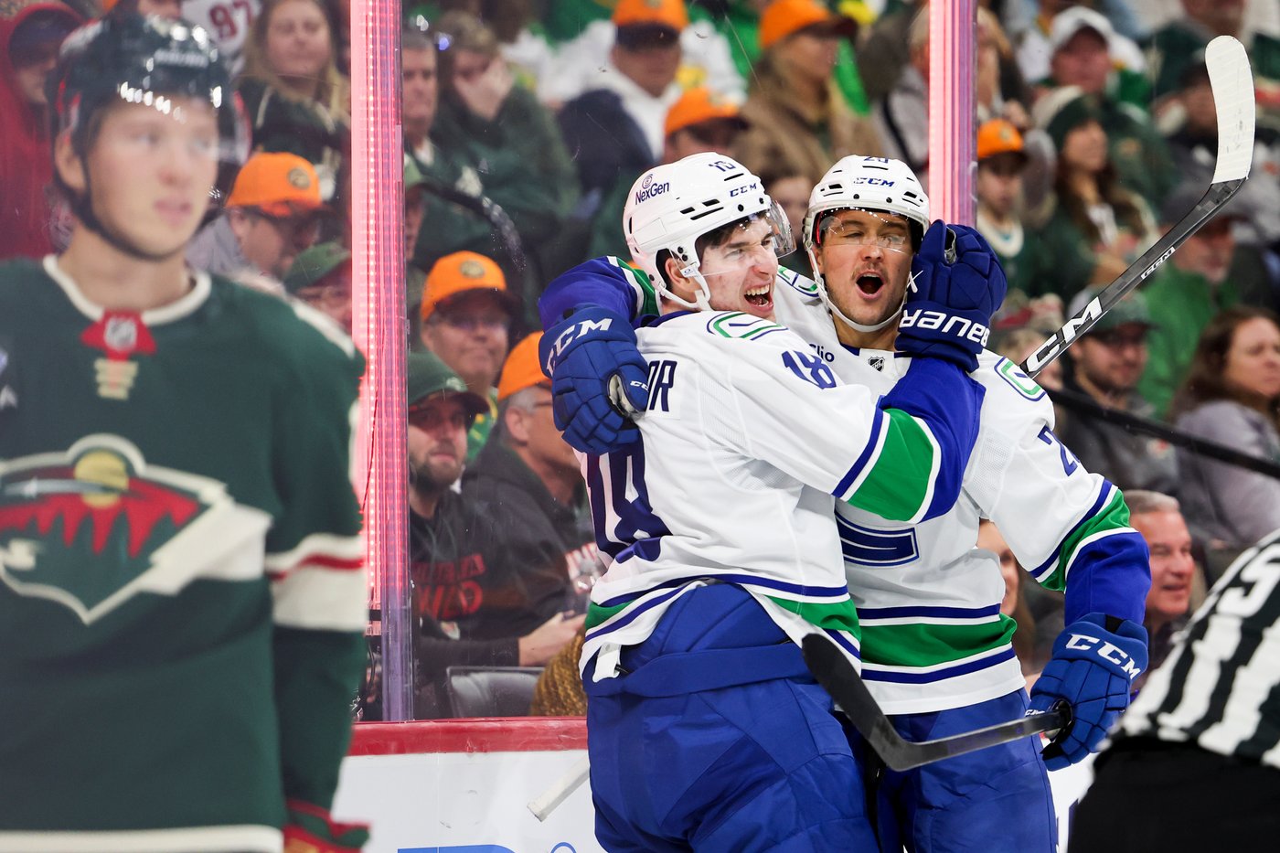 Wild stop five-game losing skid with 5-2 win over banged-up Canucks | iNFOnews.ca