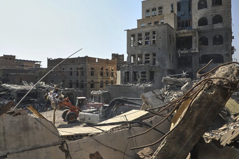 Hundreds attend funeral services for 31 Yemeni reporters killed in Israeli airstrikes | iNFOnews.ca
