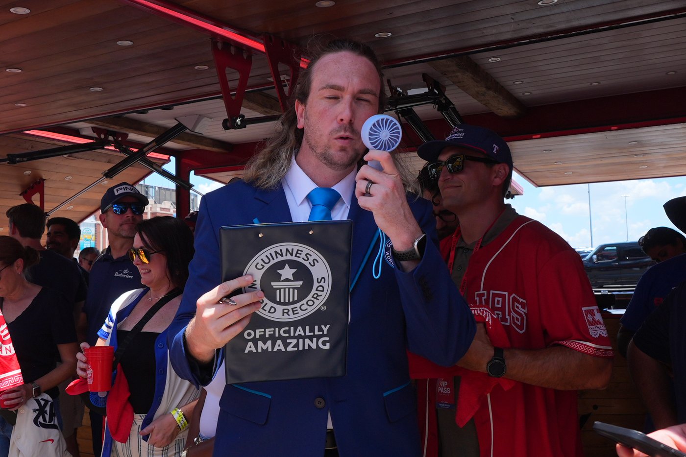 Big brew: Texas Rangers and Bud set a world record with a 12-foot tall, 600-gallon beer | iNFOnews.ca Big brew: Texas Rangers and Bud set a world record with a 12-foot tall, 600-gallon beer | iNFOnews.ca