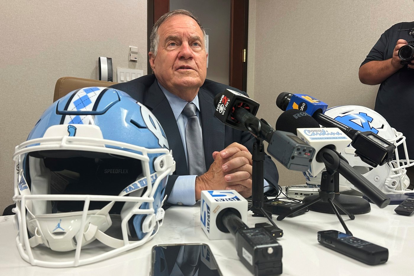 Trump signs order to clarify college athletes' employment status amid NIL chaos | iNFOnews.ca Trump signs order to clarify college athletes' employment status amid NIL chaos | iNFOnews.ca