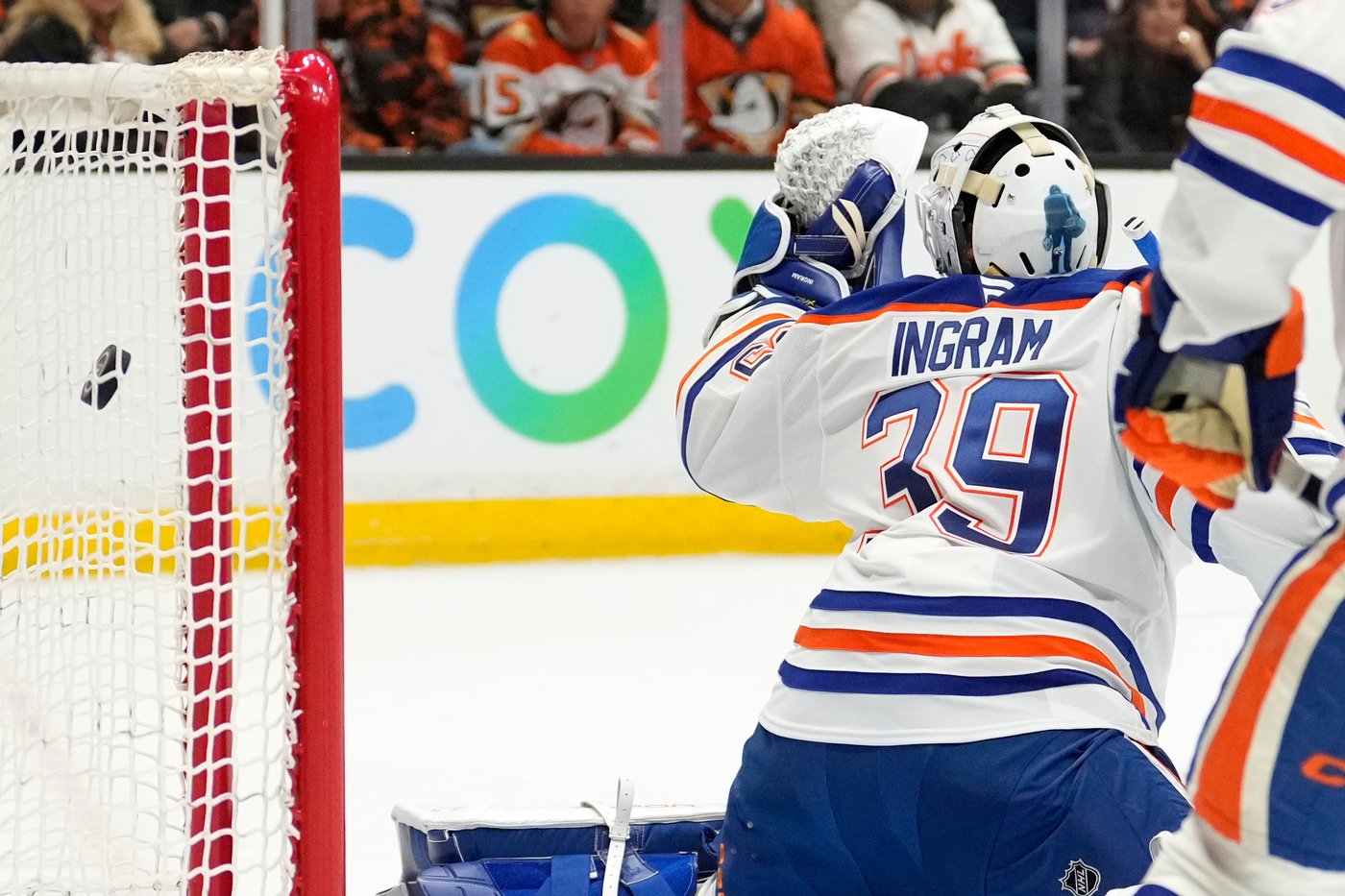 Ducks blast Oilers 7-4 in Game 3 in Anaheim's first home playoff game in 8 years | iNFOnews.ca