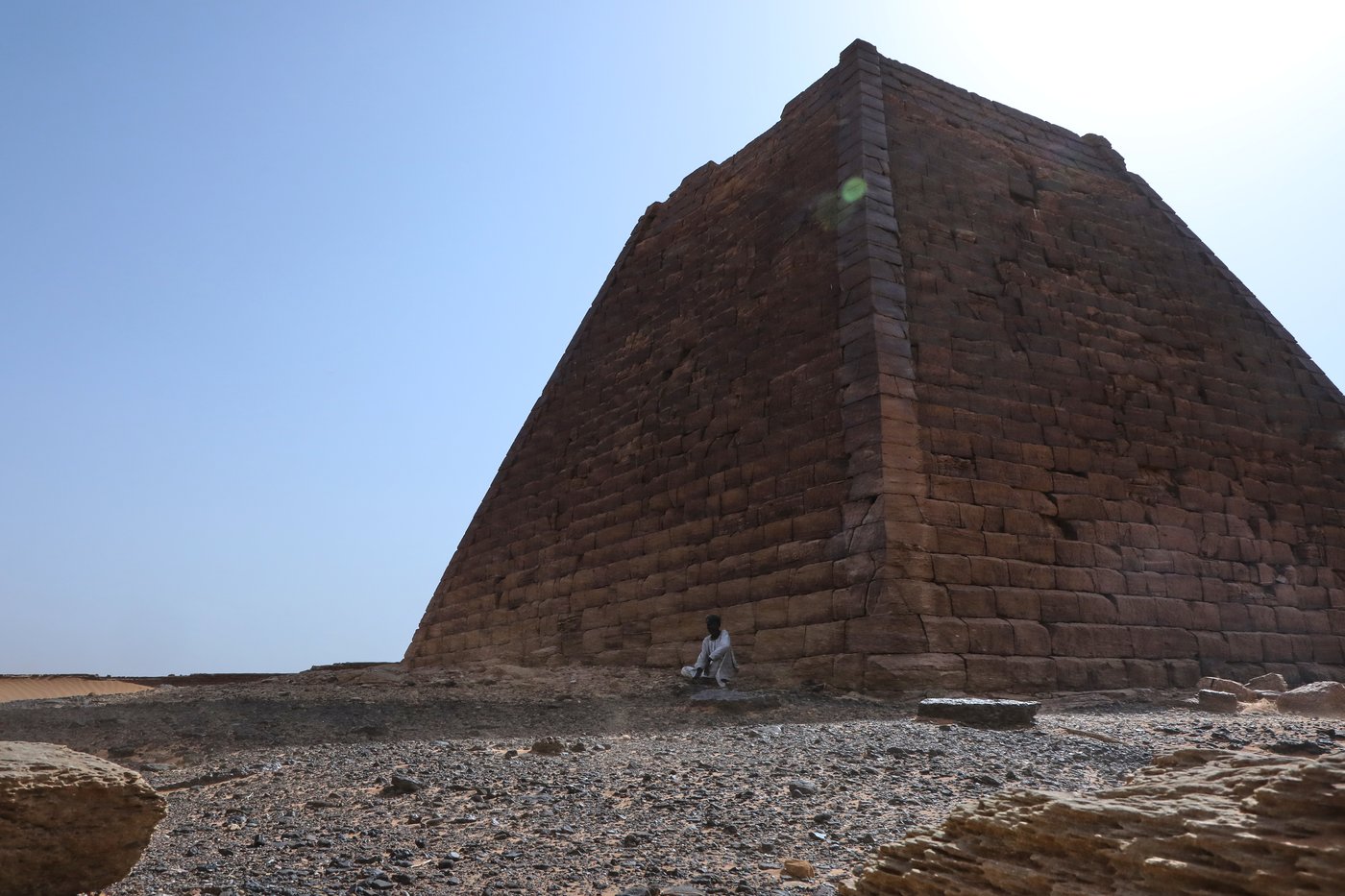 War and accumulating sand threaten Sudan’s Meroe pyramids, in photos | iNFOnews.ca War and accumulating sand threaten Sudan’s Meroe pyramids, in photos | iNFOnews.ca
