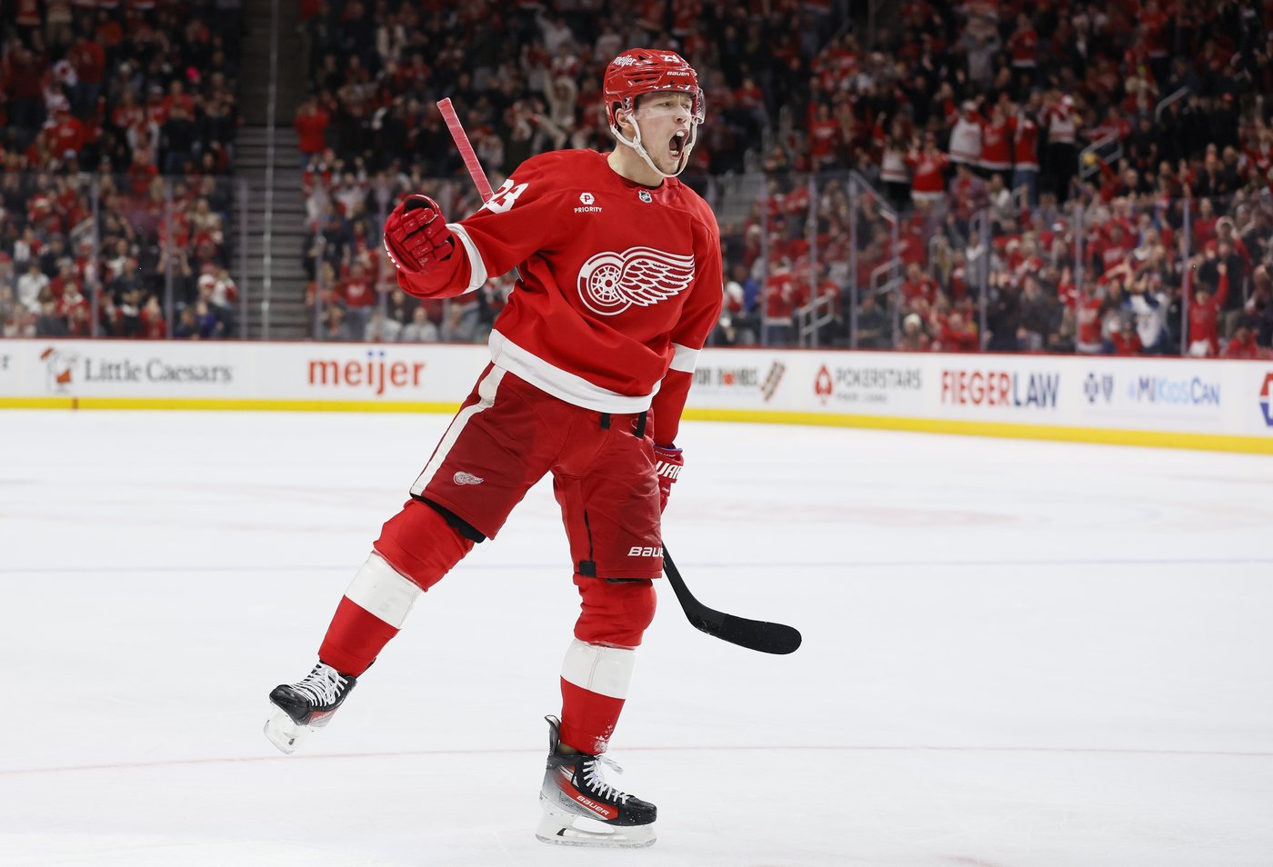 Kane reaches 1,300 points, Red Wings halt four-game slide with 4-2 win over Capitals | iNFOnews.ca