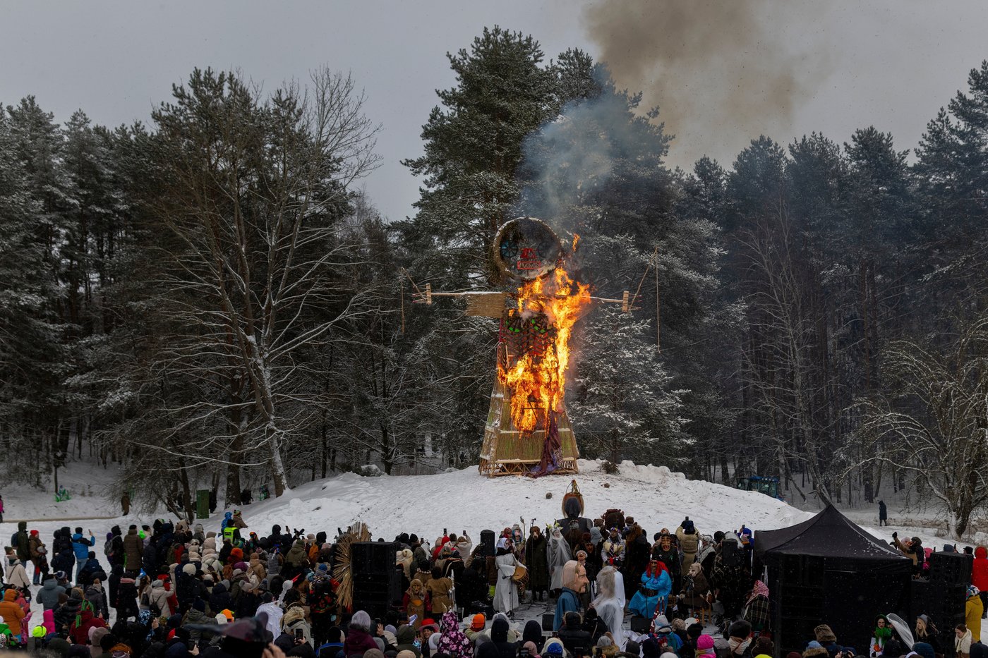 Photos show masked revelers celebrating Shrovetide in Lithuania | iNFOnews.ca