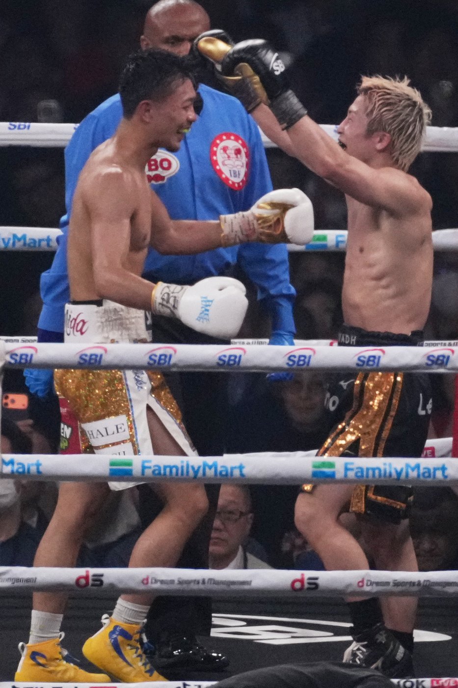 Naoya Inoue beats Junto Nakatani by unanimous decision in Tokyo to retain super-bantamweight belts | iNFOnews.ca
