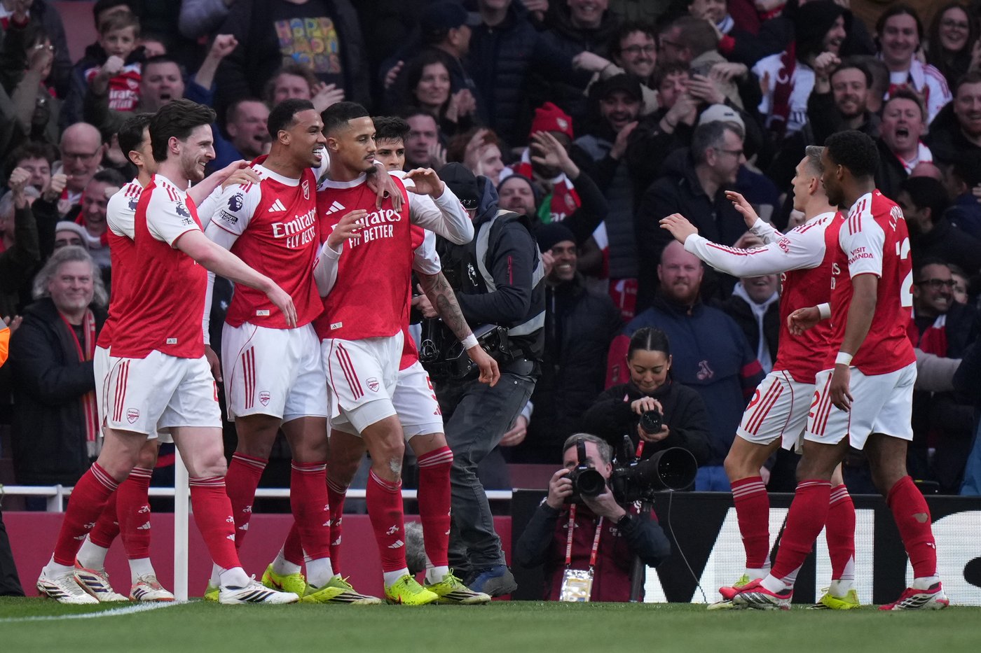 Arsenal passes latest test to go 5 points clear at top of Premier League. Man United rises to third | iNFOnews.ca Arsenal passes latest test to go 5 points clear at top of Premier League. Man United rises to third | iNFOnews.ca