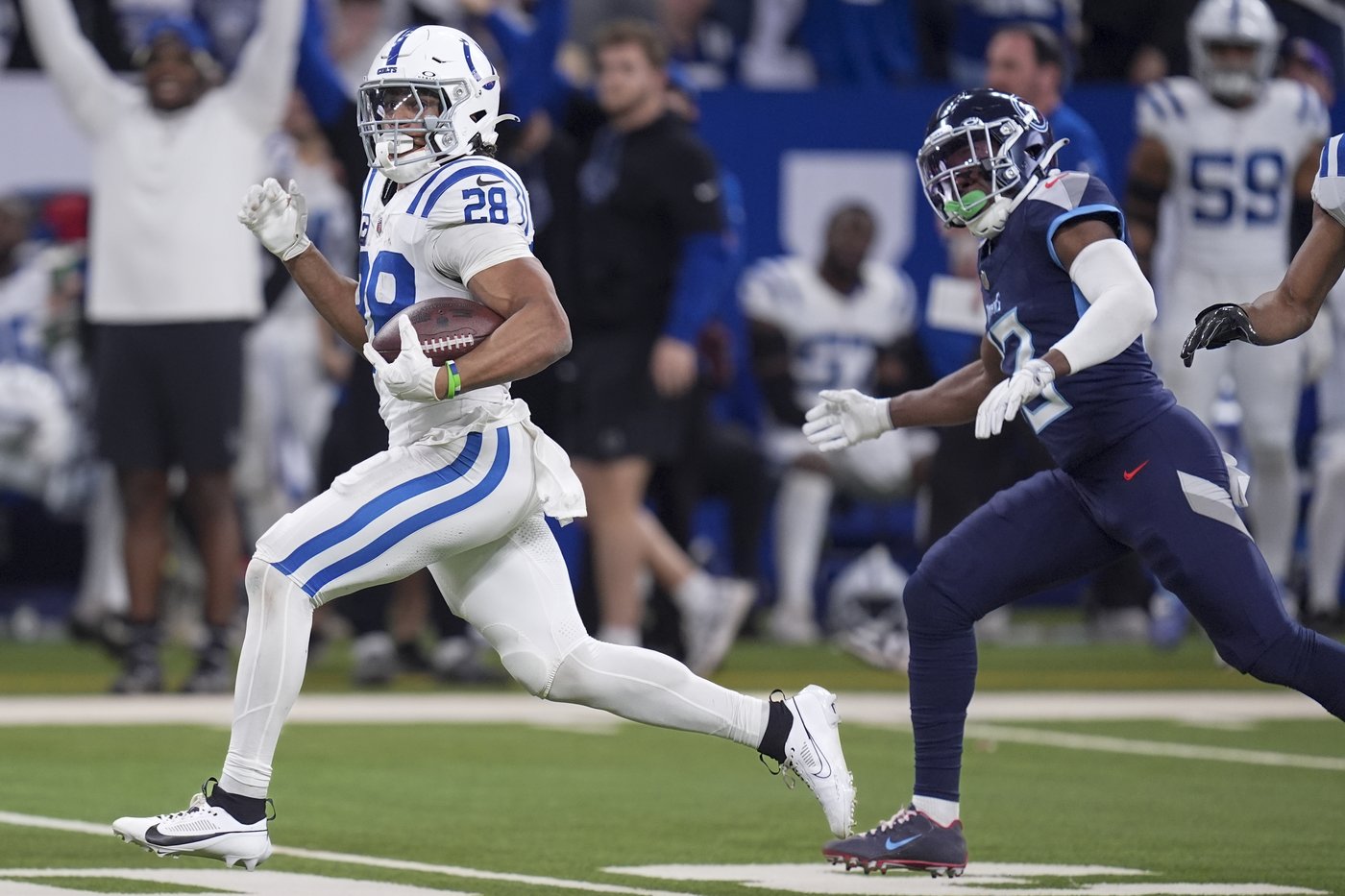 Heavy ground game gives Anthony Richardson a chance to shine in Colts' latest victory | iNFOnews.ca