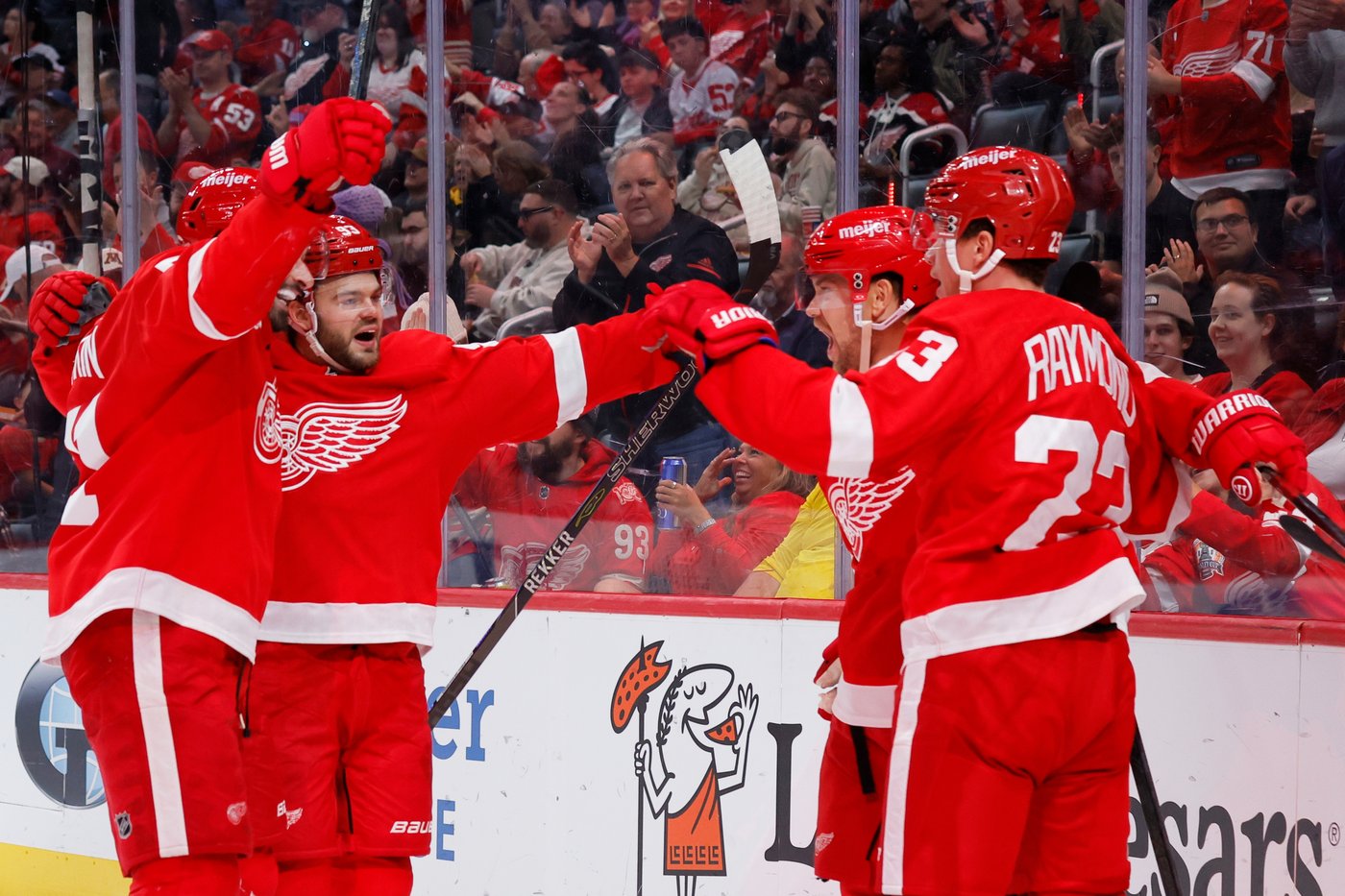 Larkin scores in return to lineup as Red Wings deal Senators 1st loss of the season 5-3 | iNFOnews.ca