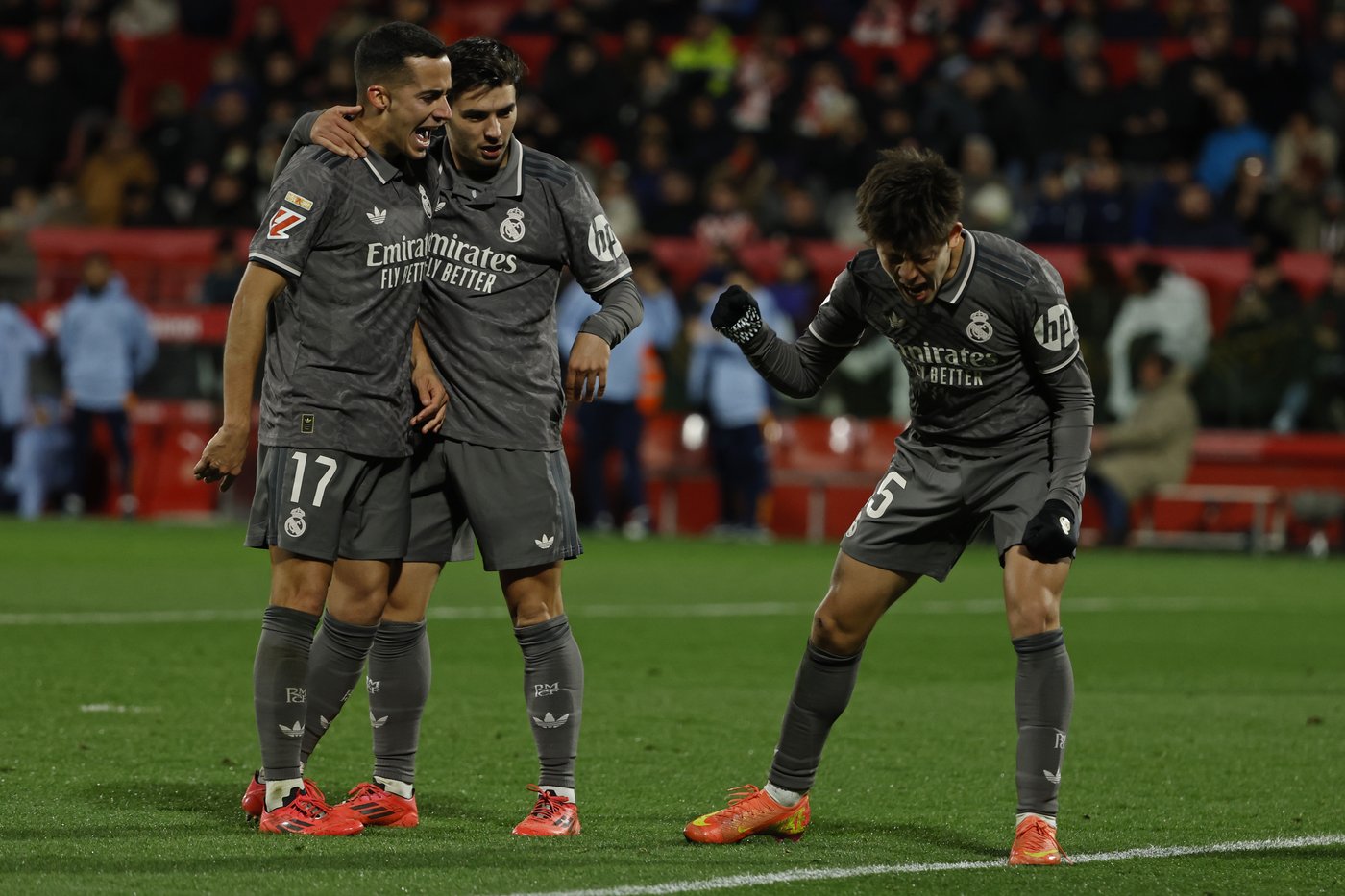 Flick sent off for protesting penalty in Barcelona draw and Real Madrid closes on leader | iNFOnews.ca