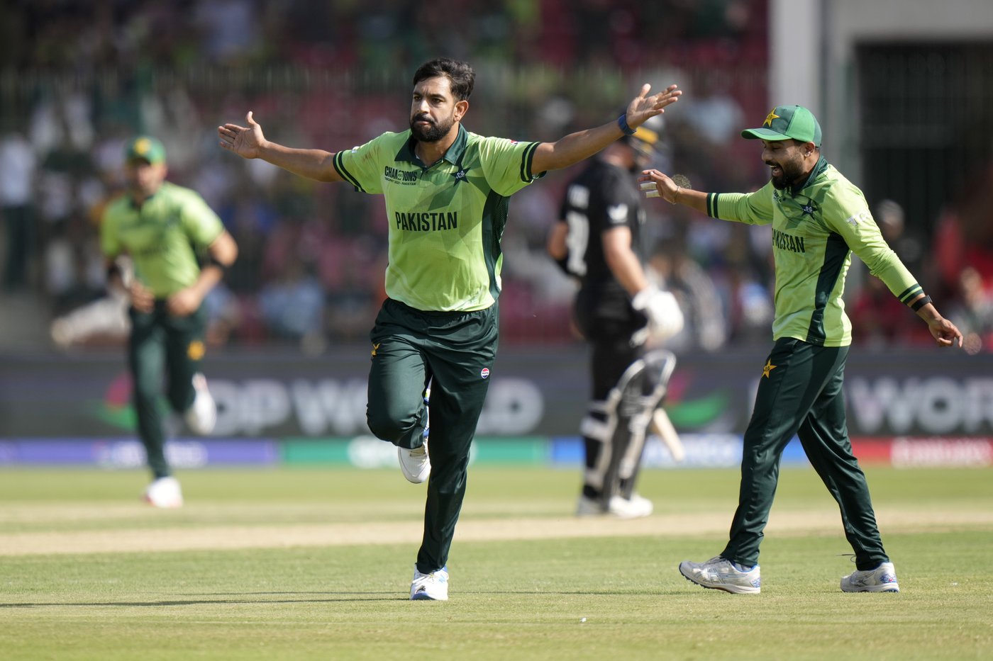 Latham and Young centuries propel New Zealand to big win over Pakistan in Champions Trophy opener | iNFOnews.ca Latham and Young centuries propel New Zealand to big win over Pakistan in Champions Trophy opener | iNFOnews.ca